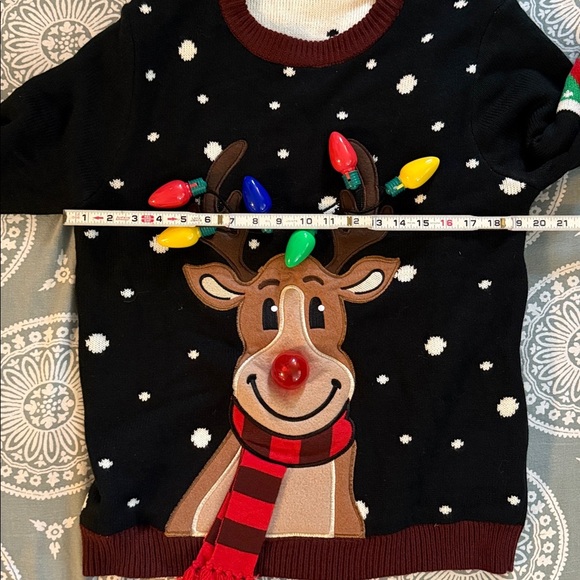 Light up Reindeer Sweater Christmas sweater. Holiday sweater. Size Medium - Picture 4 of 6